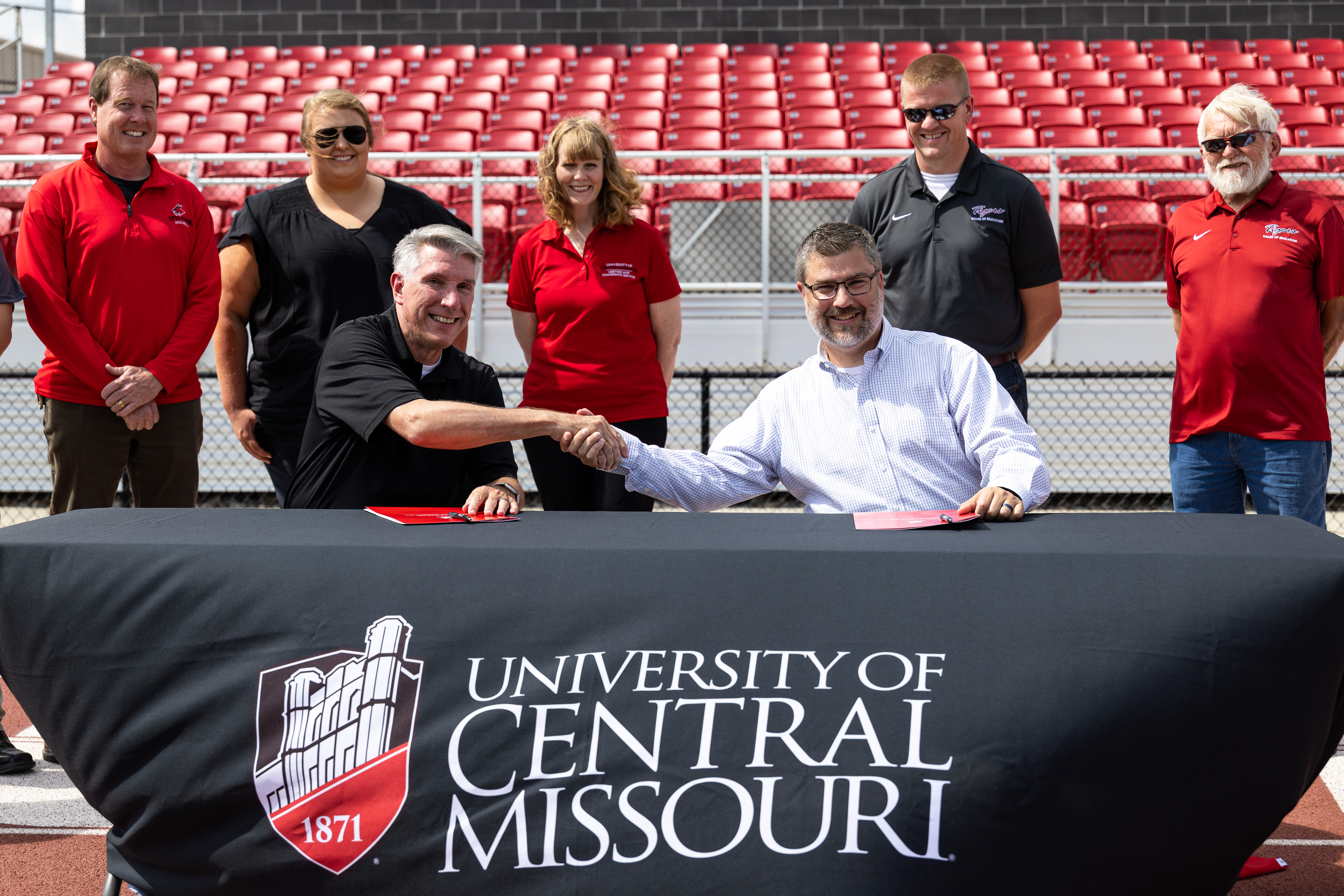 Dr. Best and Dr. Ritter shake hands at MOU ceremony