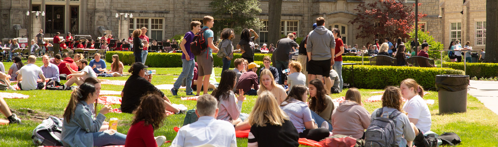 Students on picnic blankets on the quad