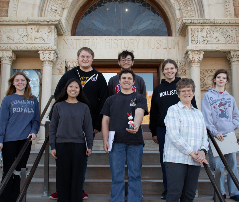 Honors Geology Class Visiting Natural History Museum