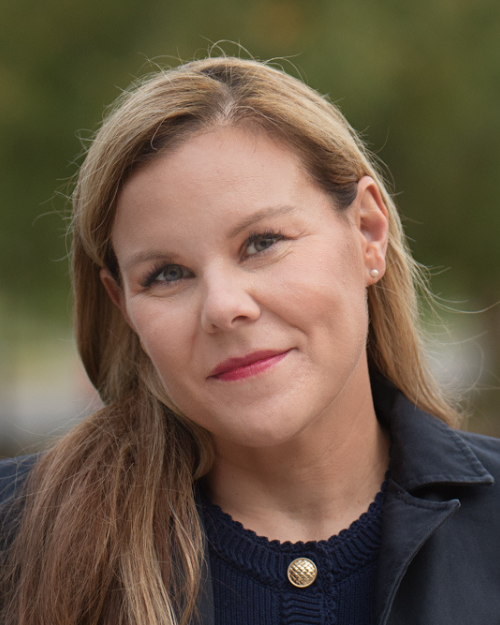 Headshot of Jennifer Carson